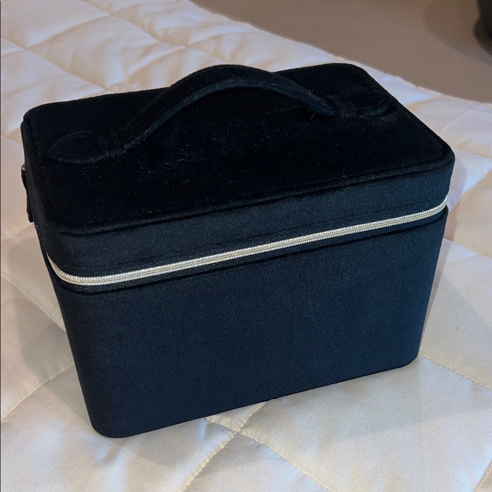 🆕 Black Velvet Makeup Case